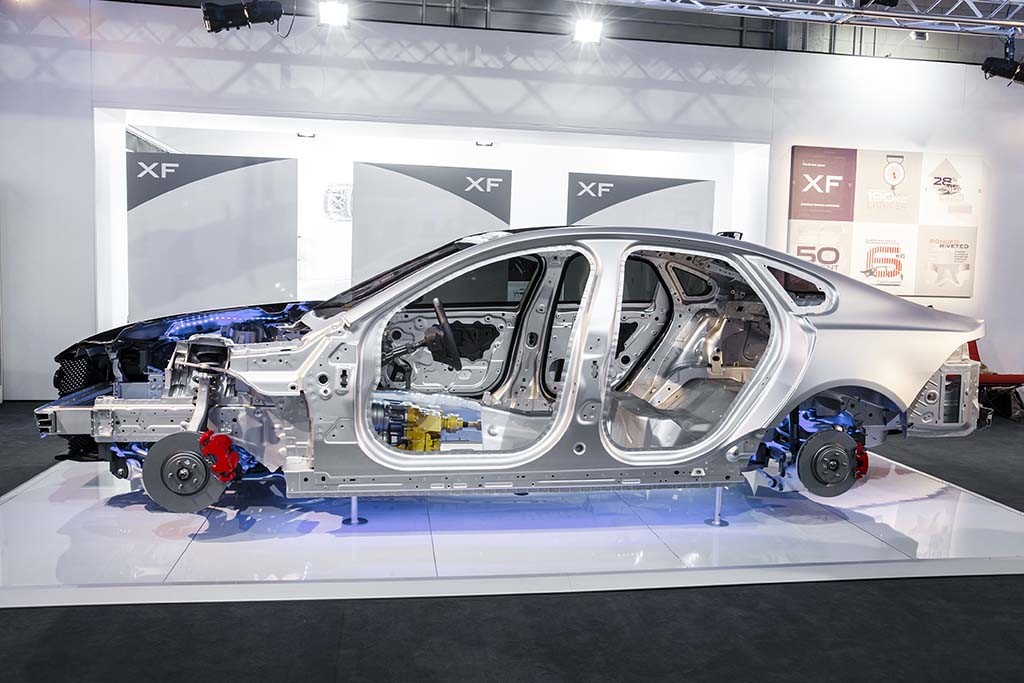 2016-Jaguar-XF-cutaway-body-in-white-extrication